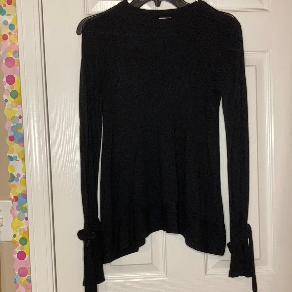 Cute comfortable black blouse